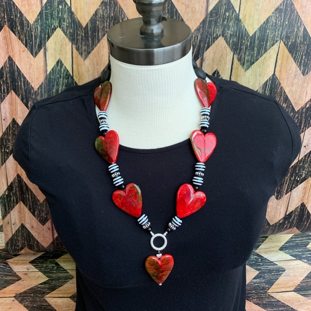 Heart statement necklace - Picture 2 of 5
